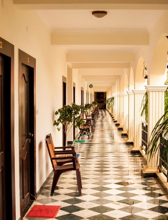 Kumararraja Palace Йелагири Екстериор снимка