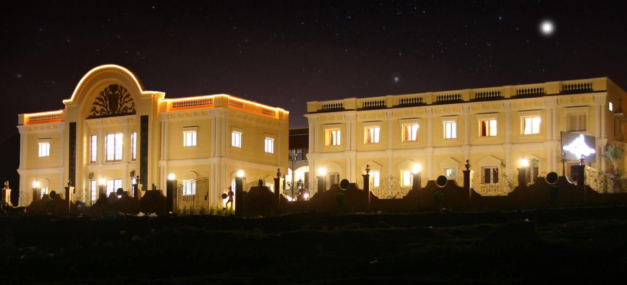 Kumararraja Palace Йелагири Екстериор снимка