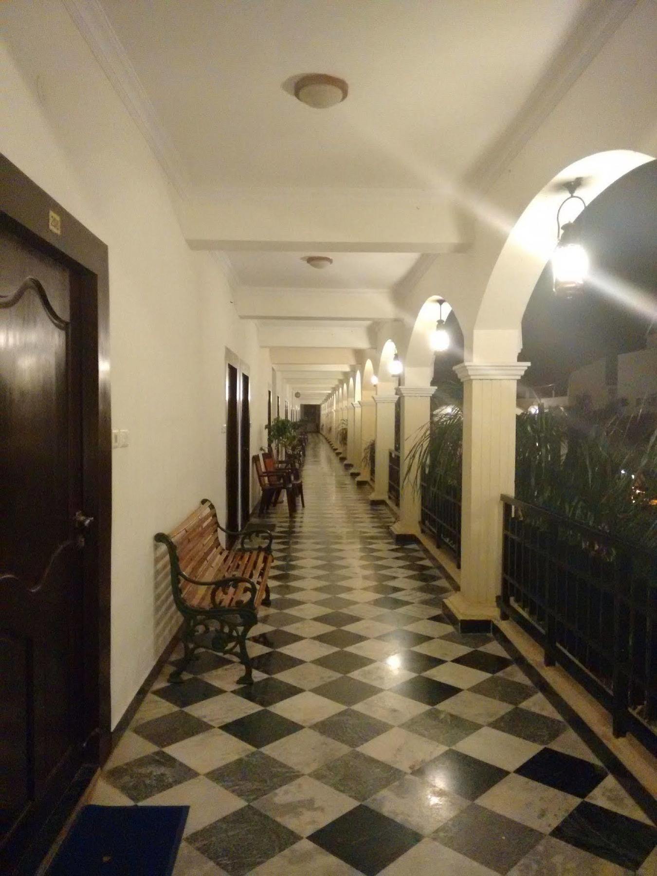 Kumararraja Palace Йелагири Екстериор снимка