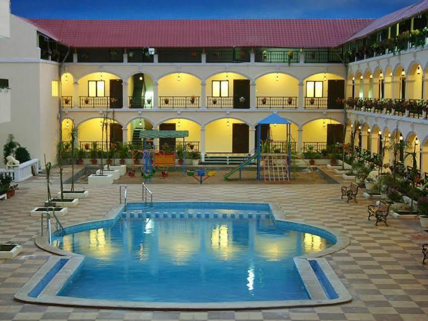 Kumararraja Palace Йелагири Екстериор снимка